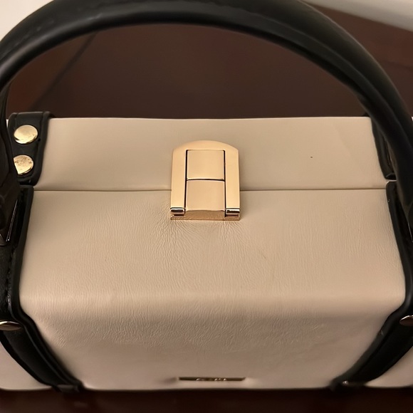 Aldo - Picture 2 of 11